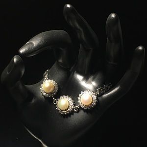 White Freshwater Pearl Rhinestone Bracelet